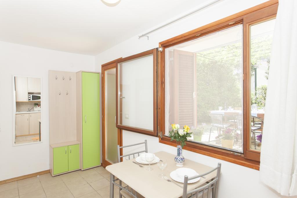 Apartments Kump 로비니 외부 사진