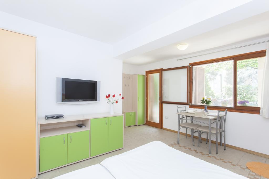 Apartments Kump 로비니 외부 사진
