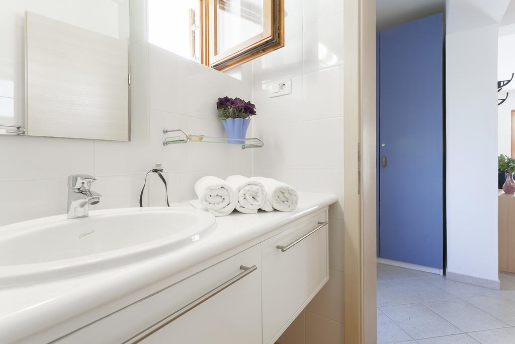 Apartments Kump 로비니 외부 사진