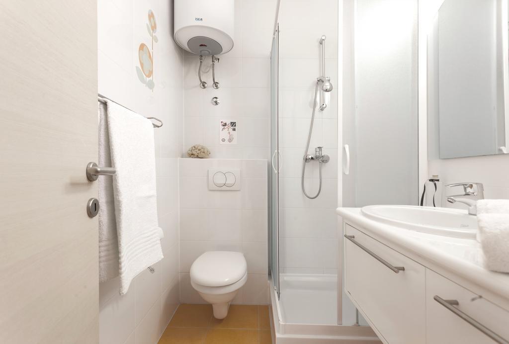 Apartments Kump 로비니 외부 사진