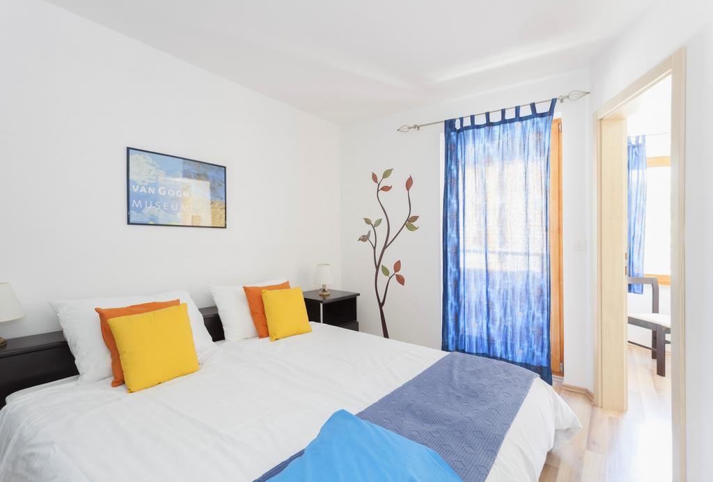 Apartments Kump 로비니 외부 사진