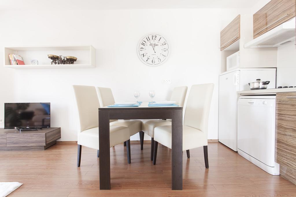 Apartments Kump 로비니 외부 사진